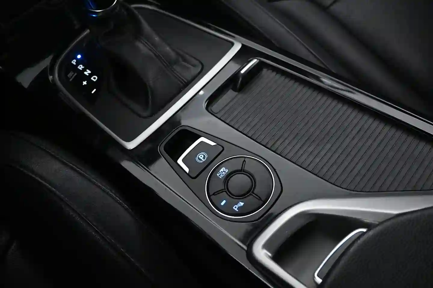 Car Image - 67lDgxFYsF8c4OdE6o2lP5