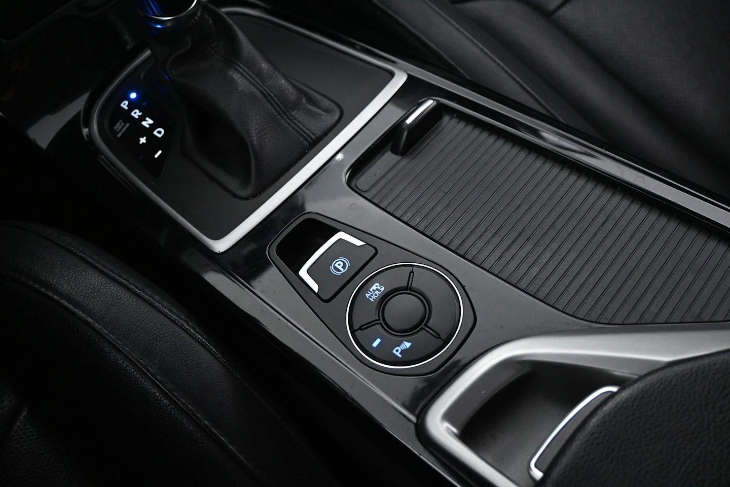 Car Image - 67lDgxFYsF8c4OdE6o2lP5