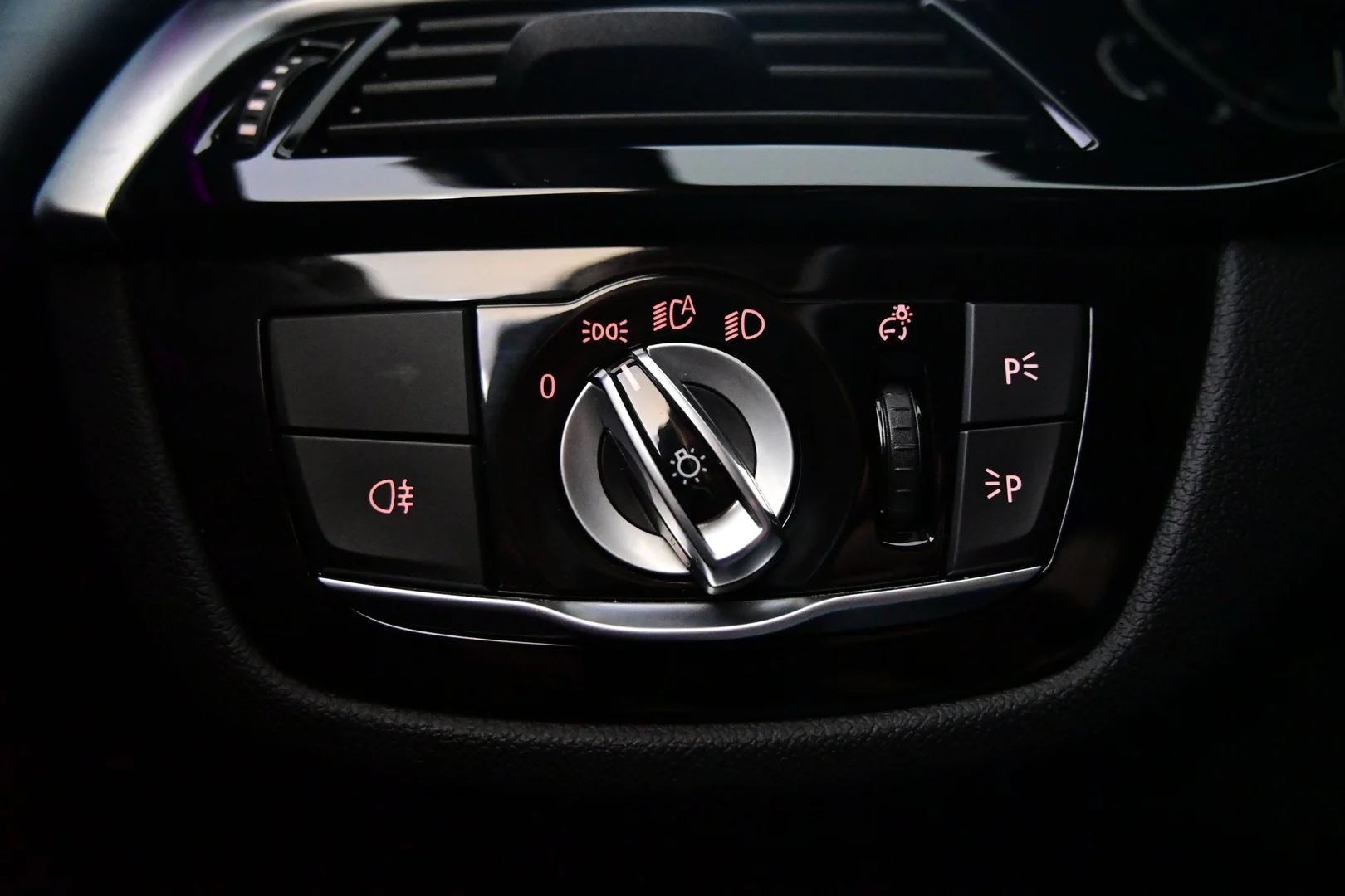 Car Image - 2WaOLTtCt8VPRc06knqU7d