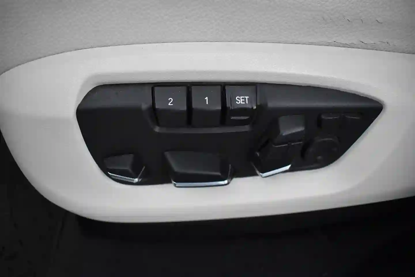 Car Image - 1Rrzv3BNPUTOUasM9SXhL5
