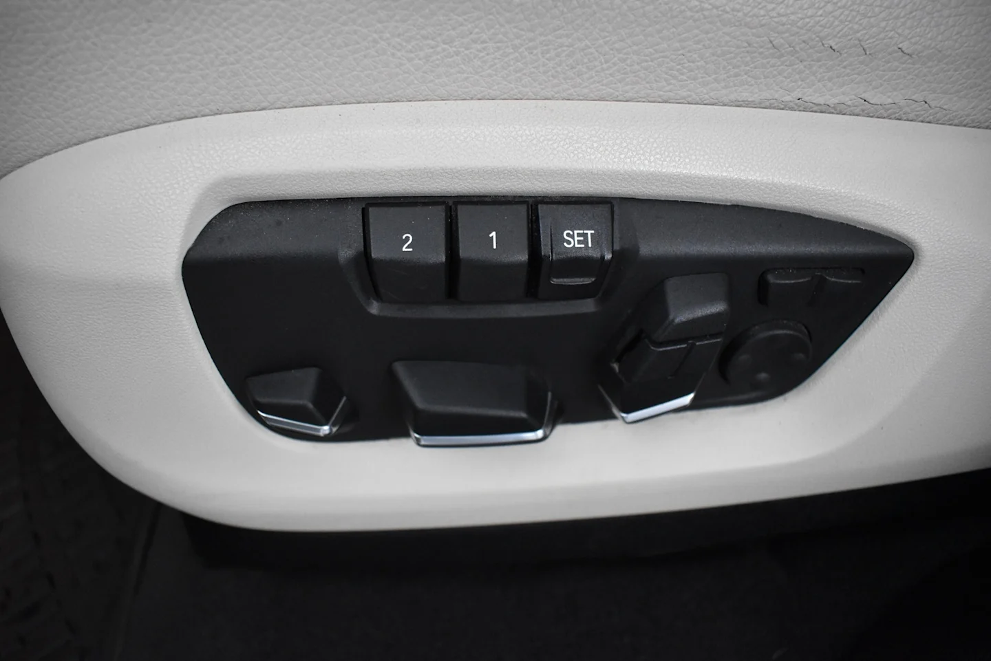 Car Image - 1Rrzv3BNPUTOUasM9SXhL5