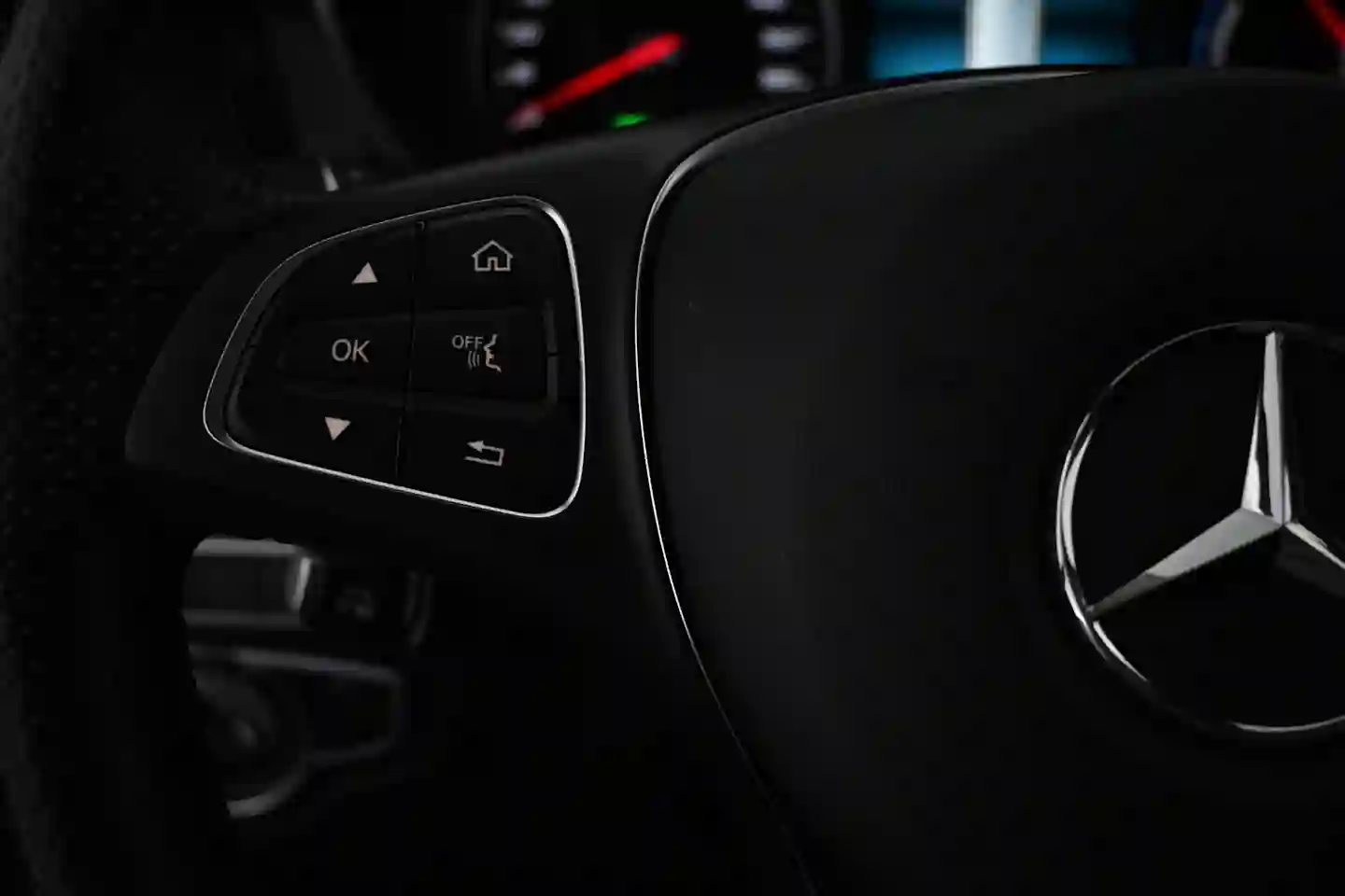 Car Image - 44EAlegXCjThpbSCOErEhb