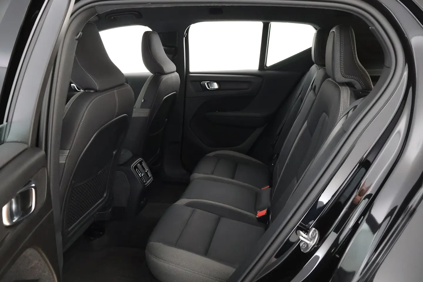 Car Image - 2sHgDwhSjgFQab8dXSBhrc