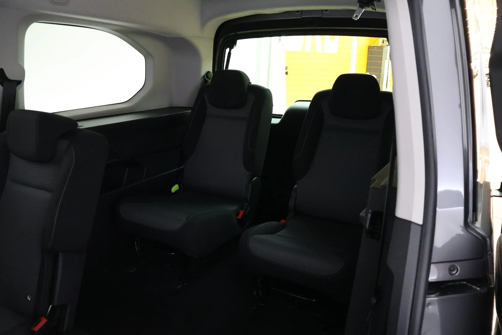 Car Image - 6ZKK2Cj3Wf7jb6D9f2Of75