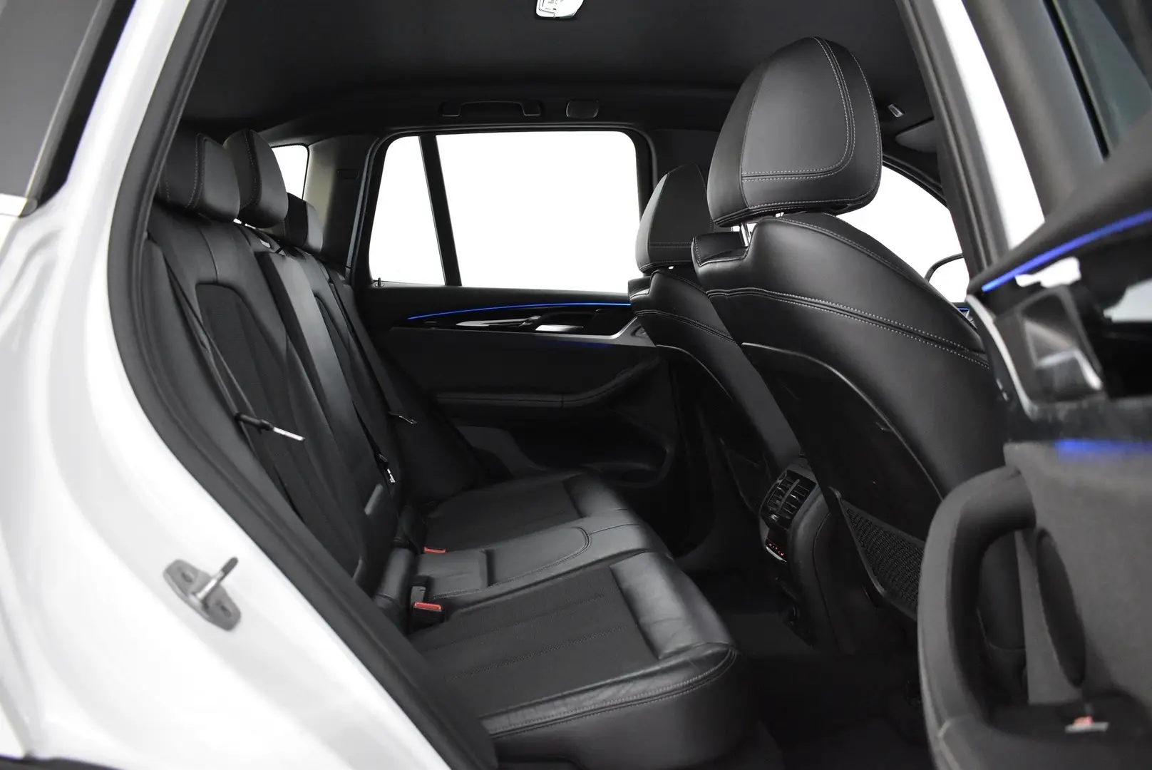 Car Image - 4j7Z54j4EcMk0l6JY7LTFq
