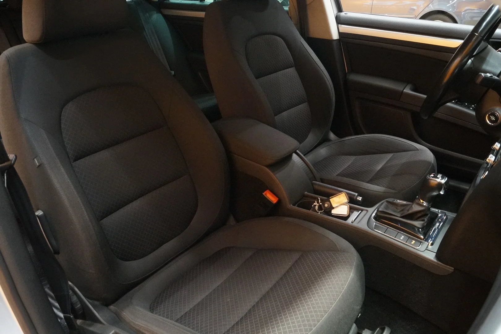 Car Image - 2lvbaMlJa7UQGutyKdhT8W