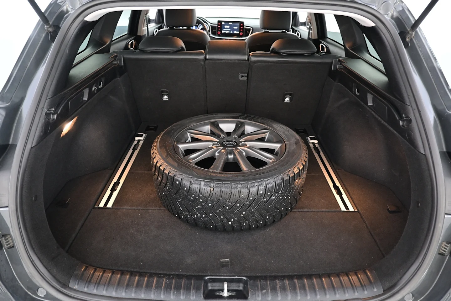 Car Image - 3KH5LOKrRfV4wihZgL7OrE