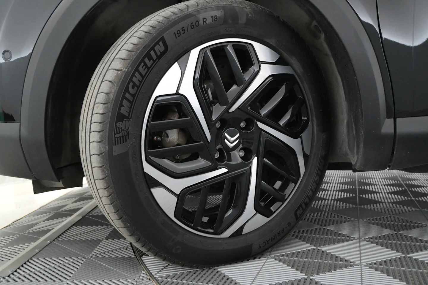 Car Image - 1tarEJNeGFkJuG7siqoVtU