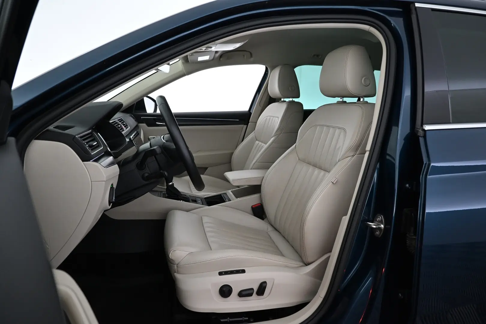 Car Image - 2sfBEFXzBDiBLKB4q5M40j