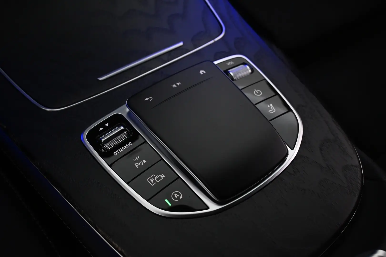 Car Image - 7AAo84ibJQnA8A8sZbmxmK