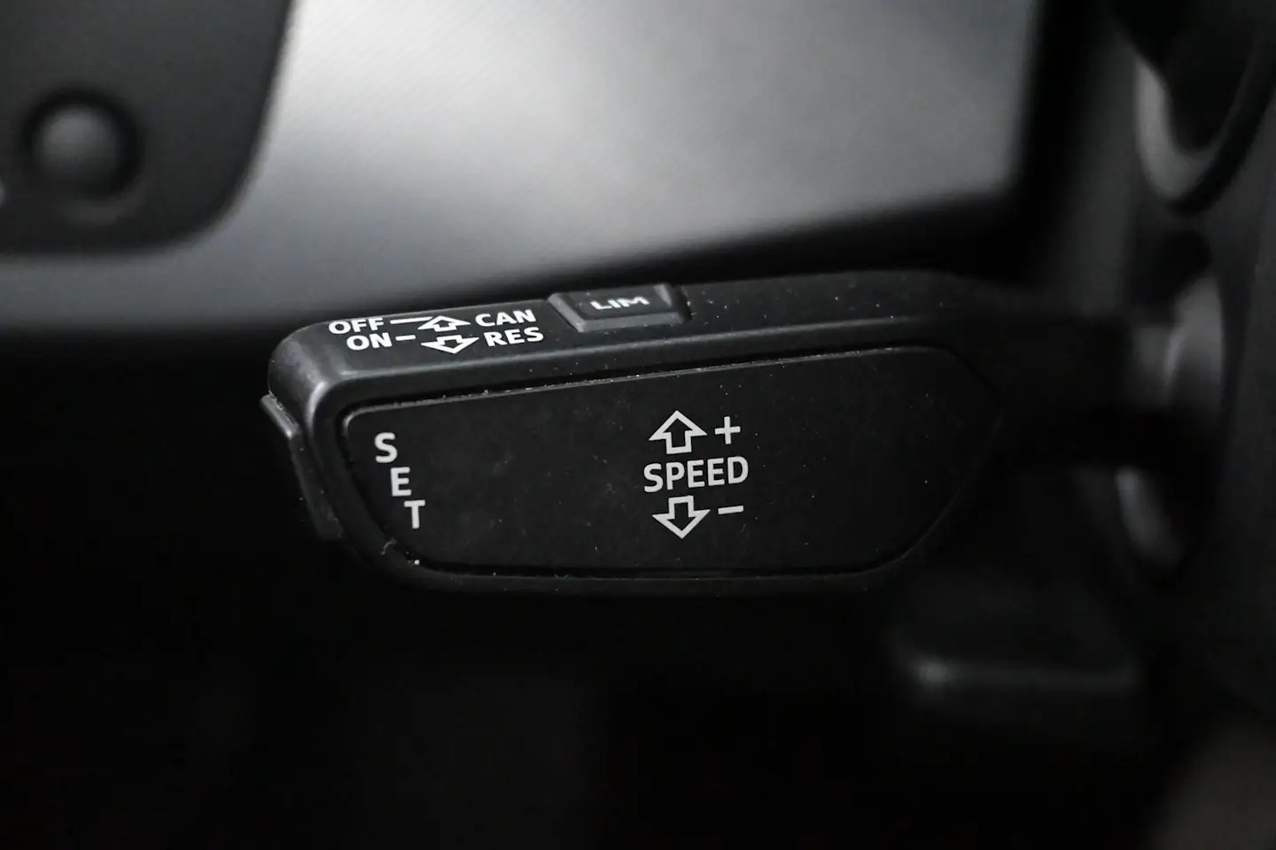 Car Image - 4Iyh0N4bR0xnA8UtFq0z0t