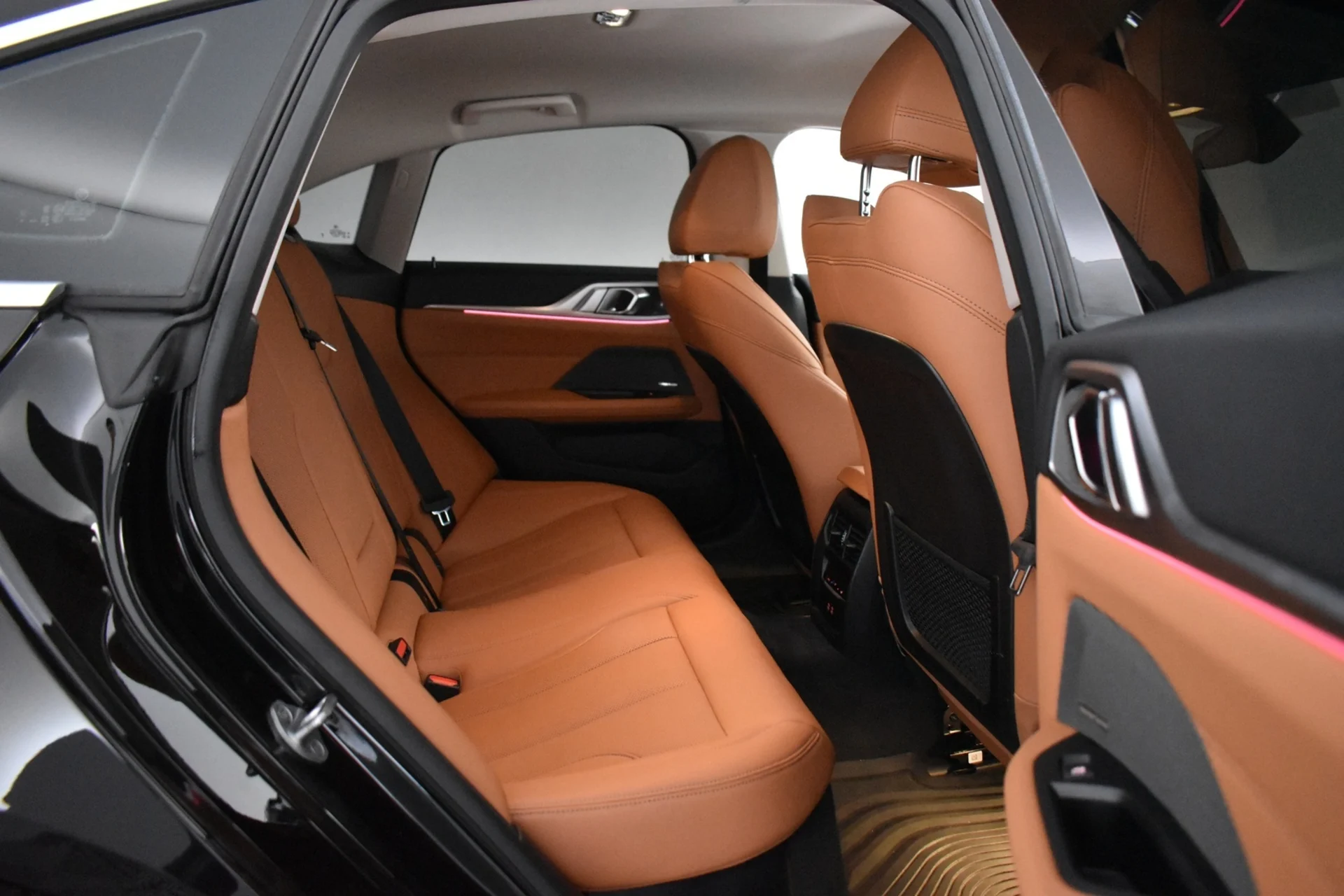 Car Image - 6IYs3Tz4vNO869Qqaoiyen