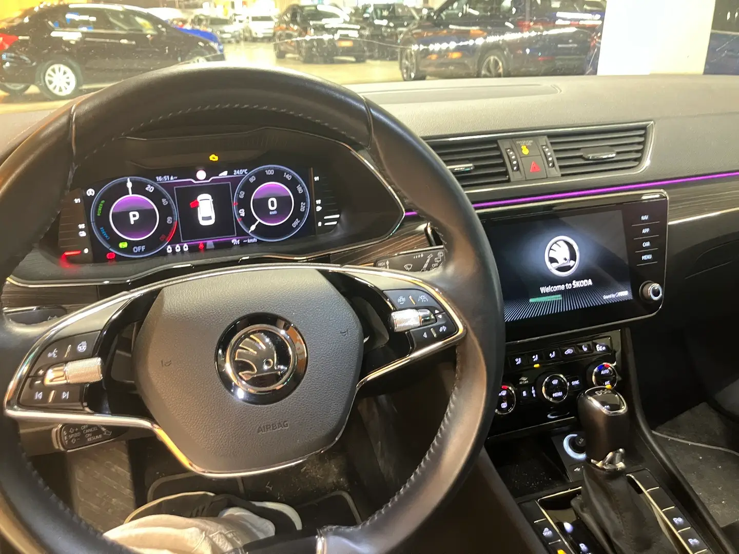 Car Image - 7Gx5Y3WQkpWB7JmkHUjuTN