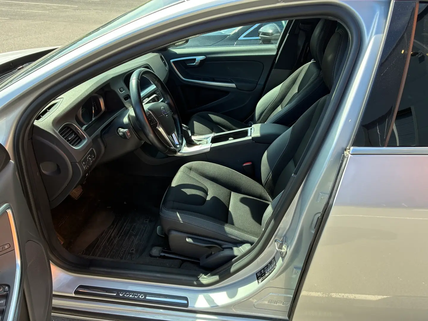 Car Image - 22S2LVISUH4Dzr4PkqtDE7