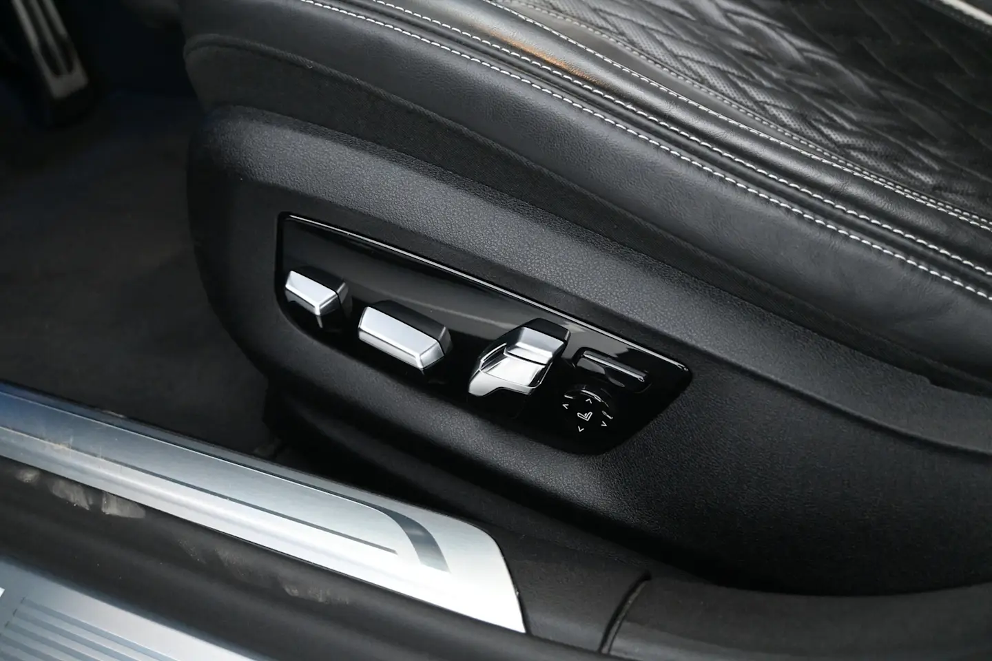 Car Image - 6SmPiGu3f0uVvcStaxfCRD