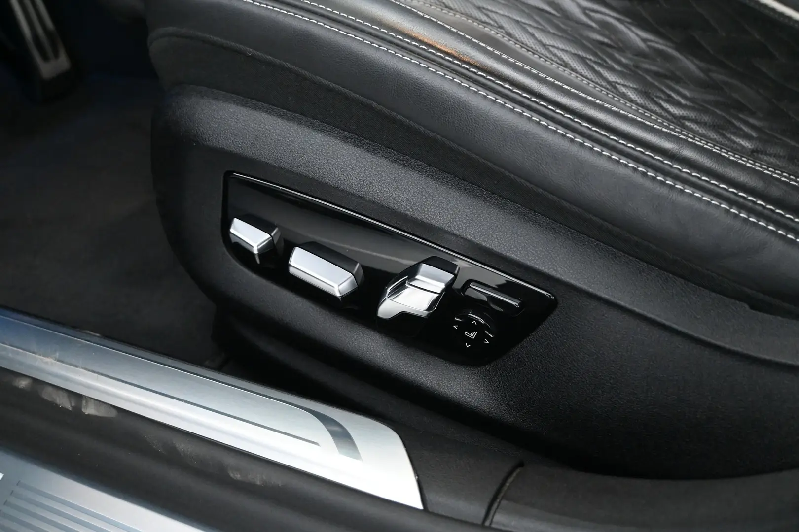 Car Image - 6SmPiGu3f0uVvcStaxfCRD