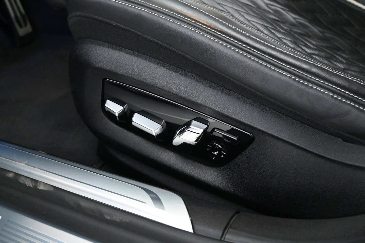 Car Image - 6SmPiGu3f0uVvcStaxfCRD
