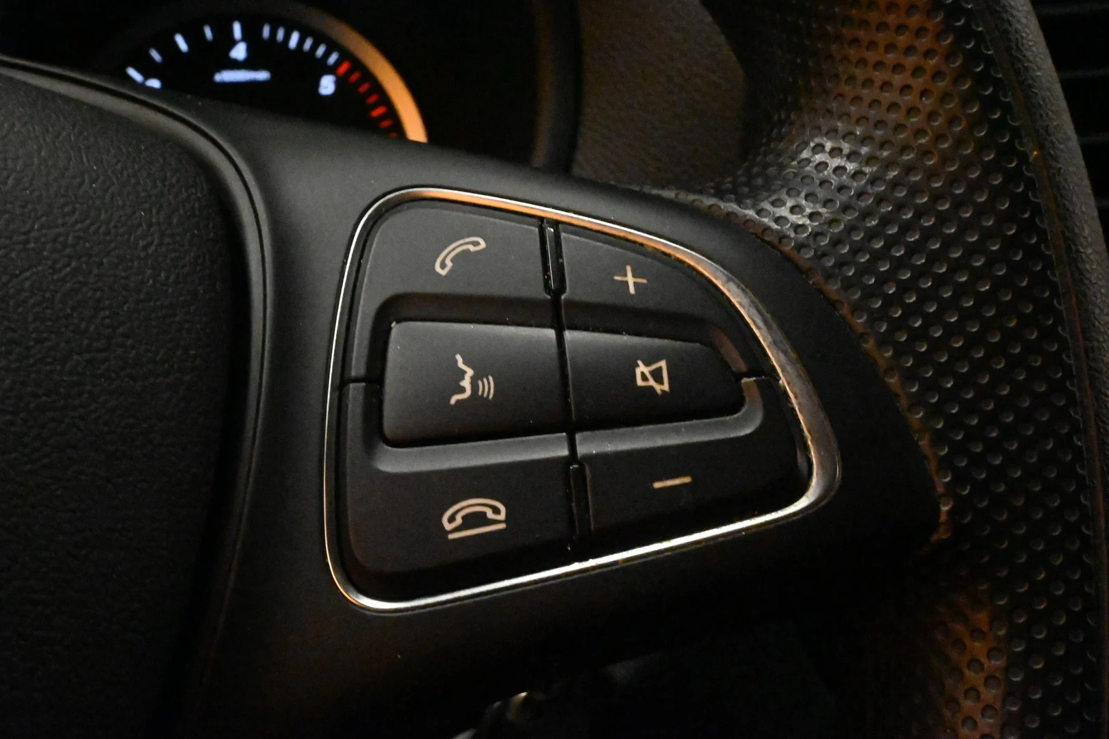 Car Image - 1eoOGFyfJDGs3FiNE7fOvd