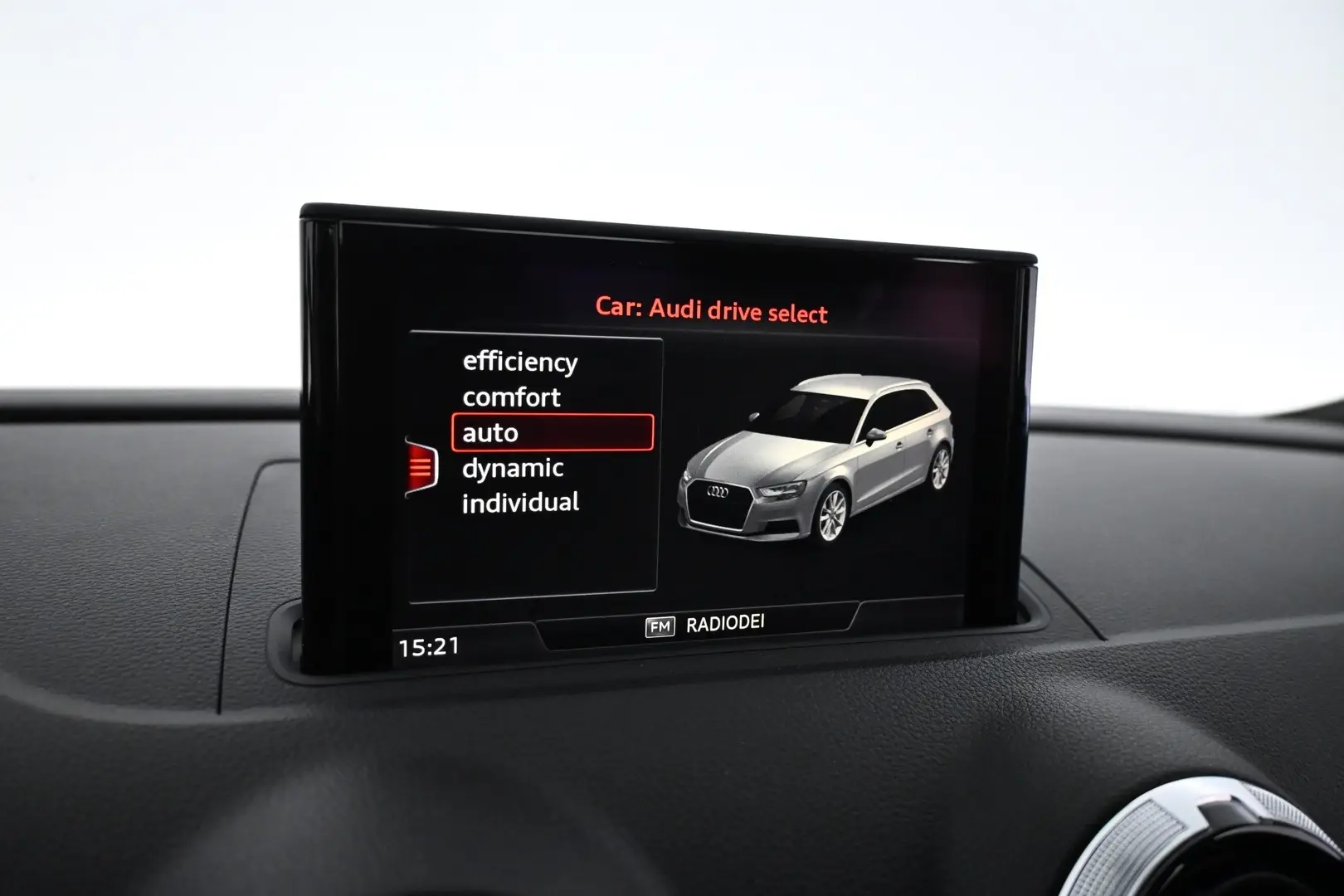 Car Image - 5Qy7dAXEE9prWql778Oore