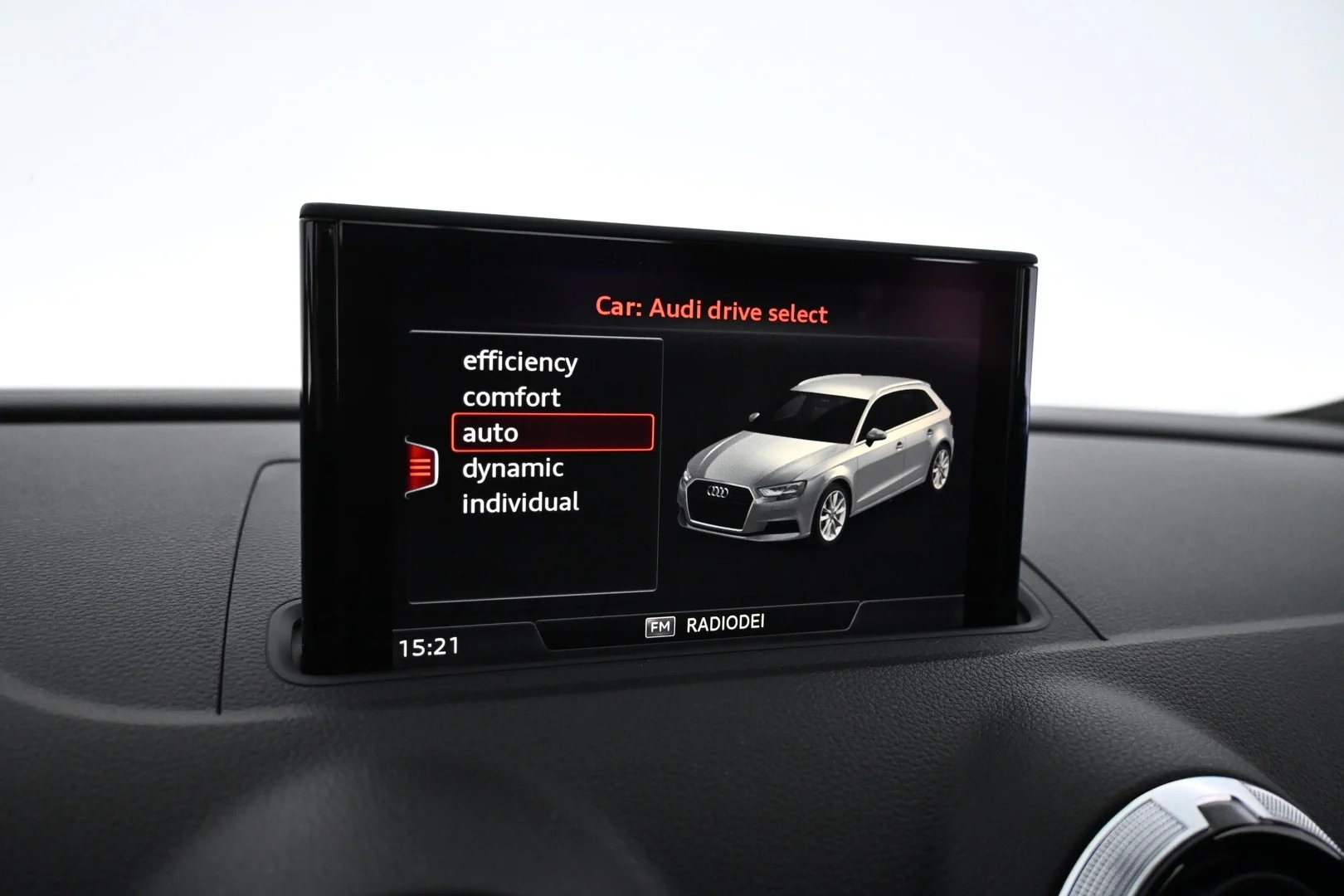 Car Image - 5Qy7dAXEE9prWql778Oore