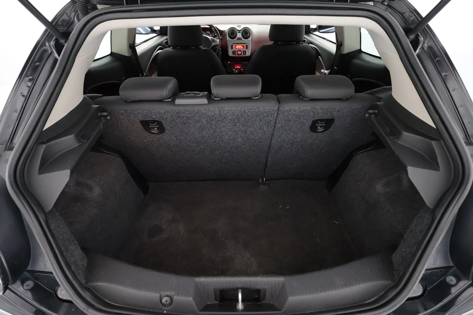 Car Image - 48kqMDcM0lTzXrXPMv5Nf2