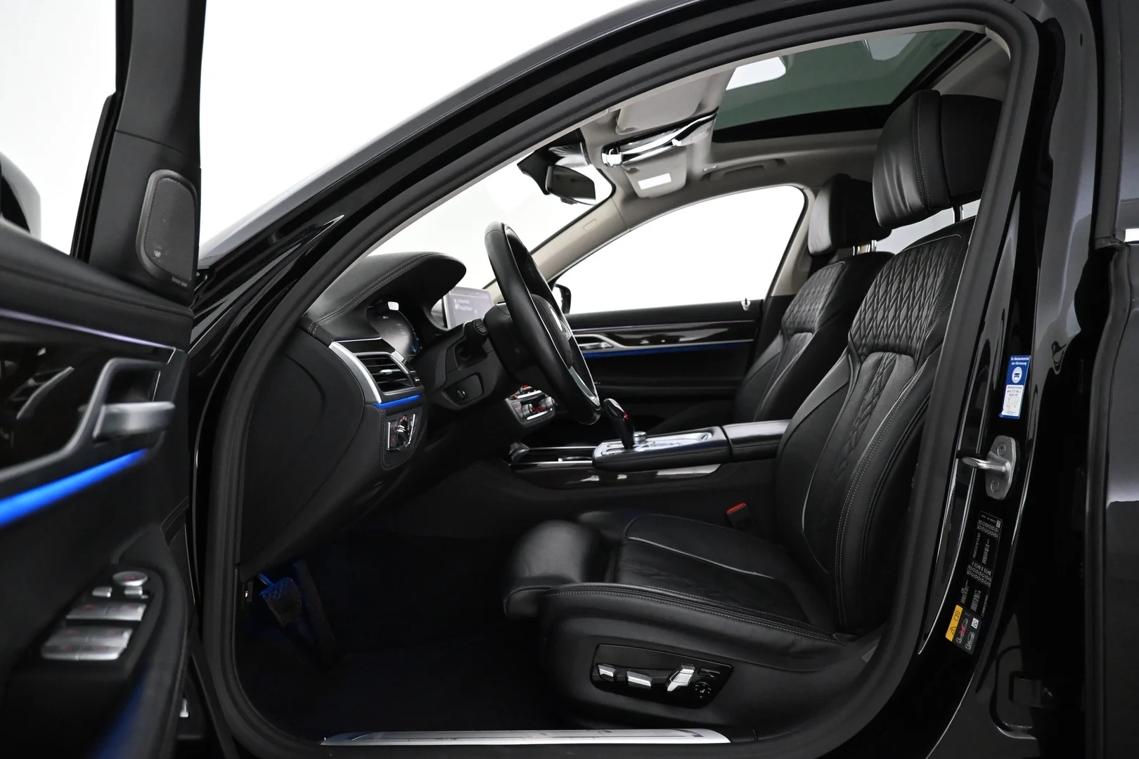 Car Image - 6HaWT749U0YPhziEg579IT
