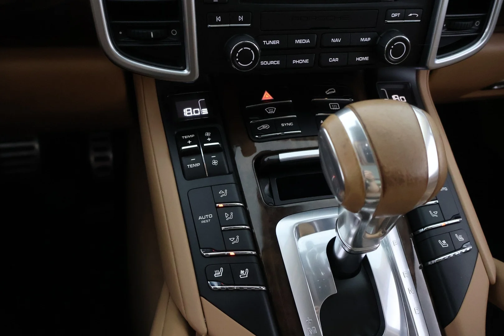 Car Image - 7lLFnzyKG2d8if203TnTPY