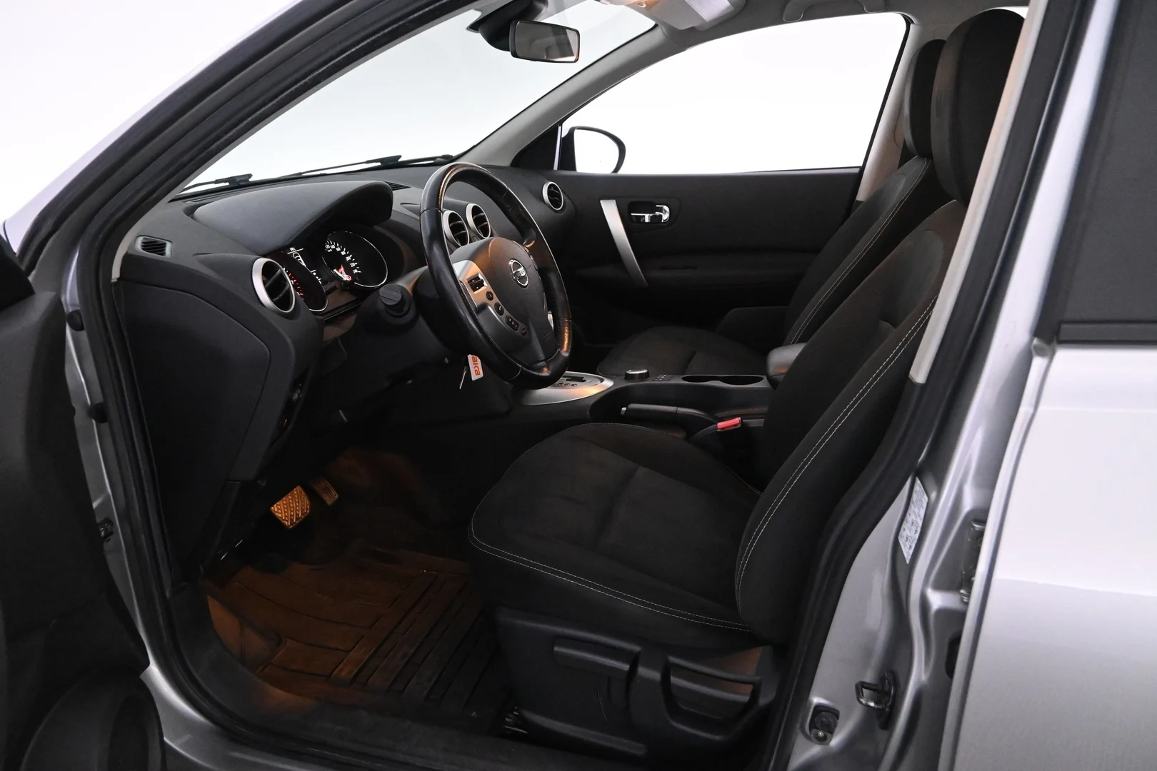 Car Image - 17wj03fBq59DSC4THrWWfd