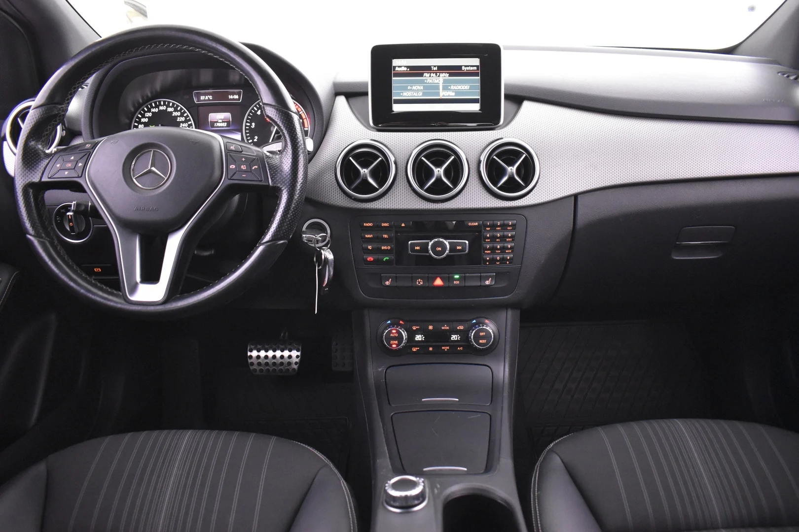 Car Image - 2XCnmGaYiU3Mm8u95nRU7V