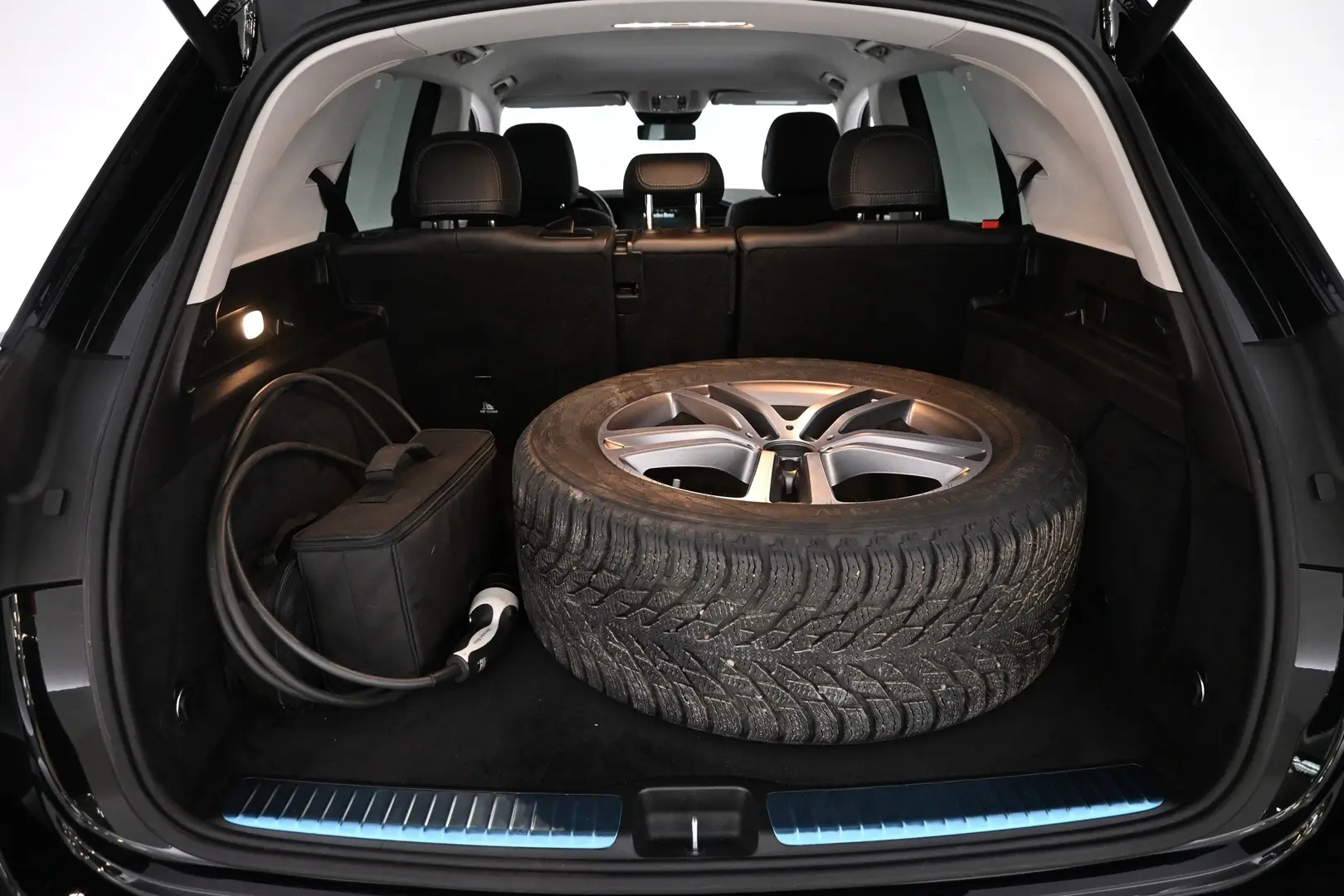 Car Image - 3yXzaTY9WhU3NcIvQtpD0T