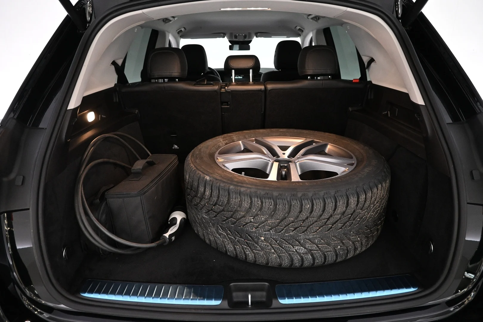 Car Image - 3yXzaTY9WhU3NcIvQtpD0T