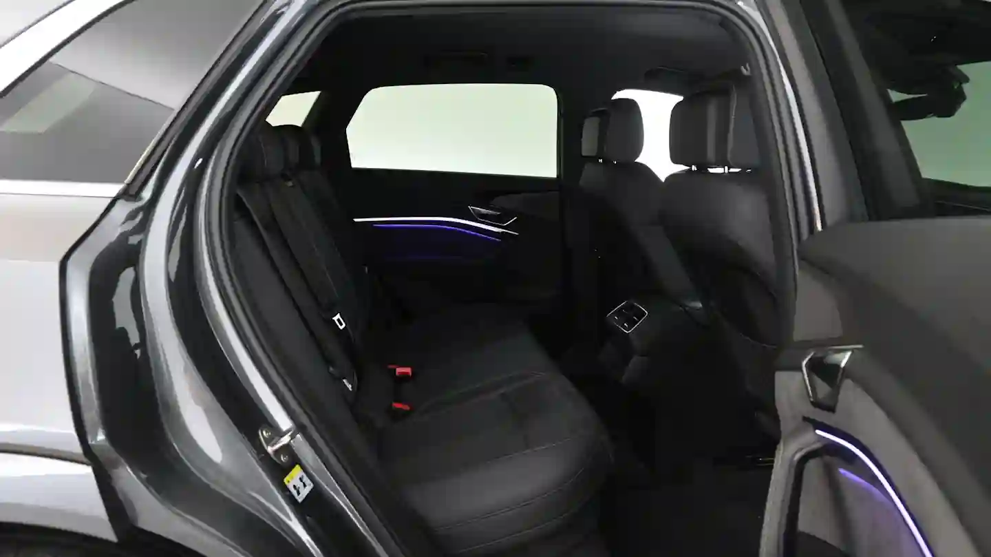 Car Image - 2Ji56n4gU5OsKzdobDPTuK