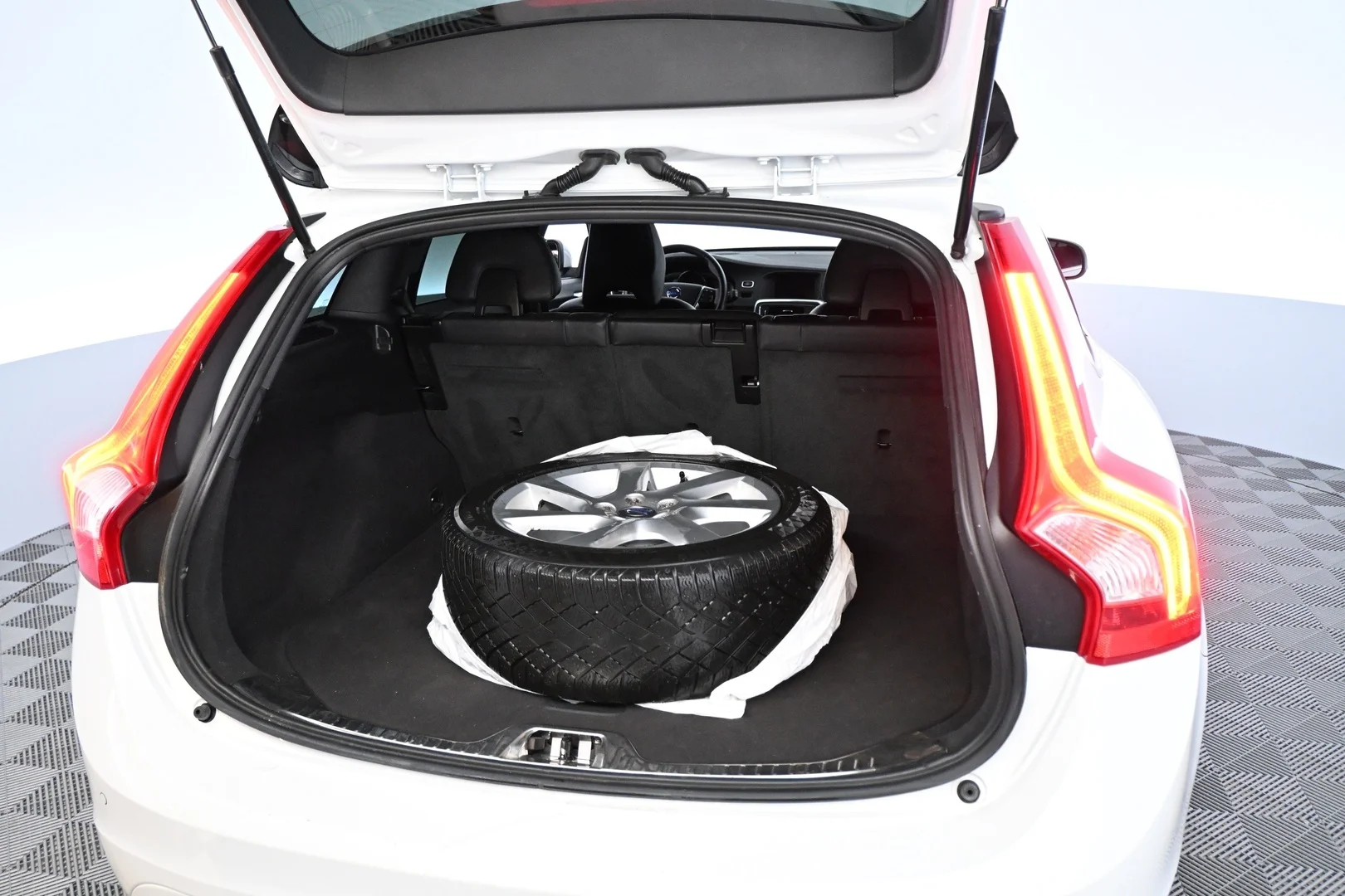 Car Image - 1UrWJLiRAb8VQChmveiv1L