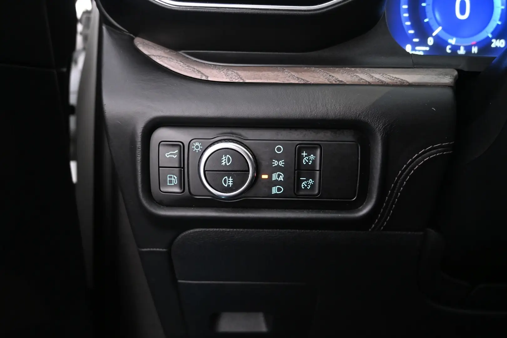 Car Image - 3tUXM4OLHujTWzotbVIg0Y