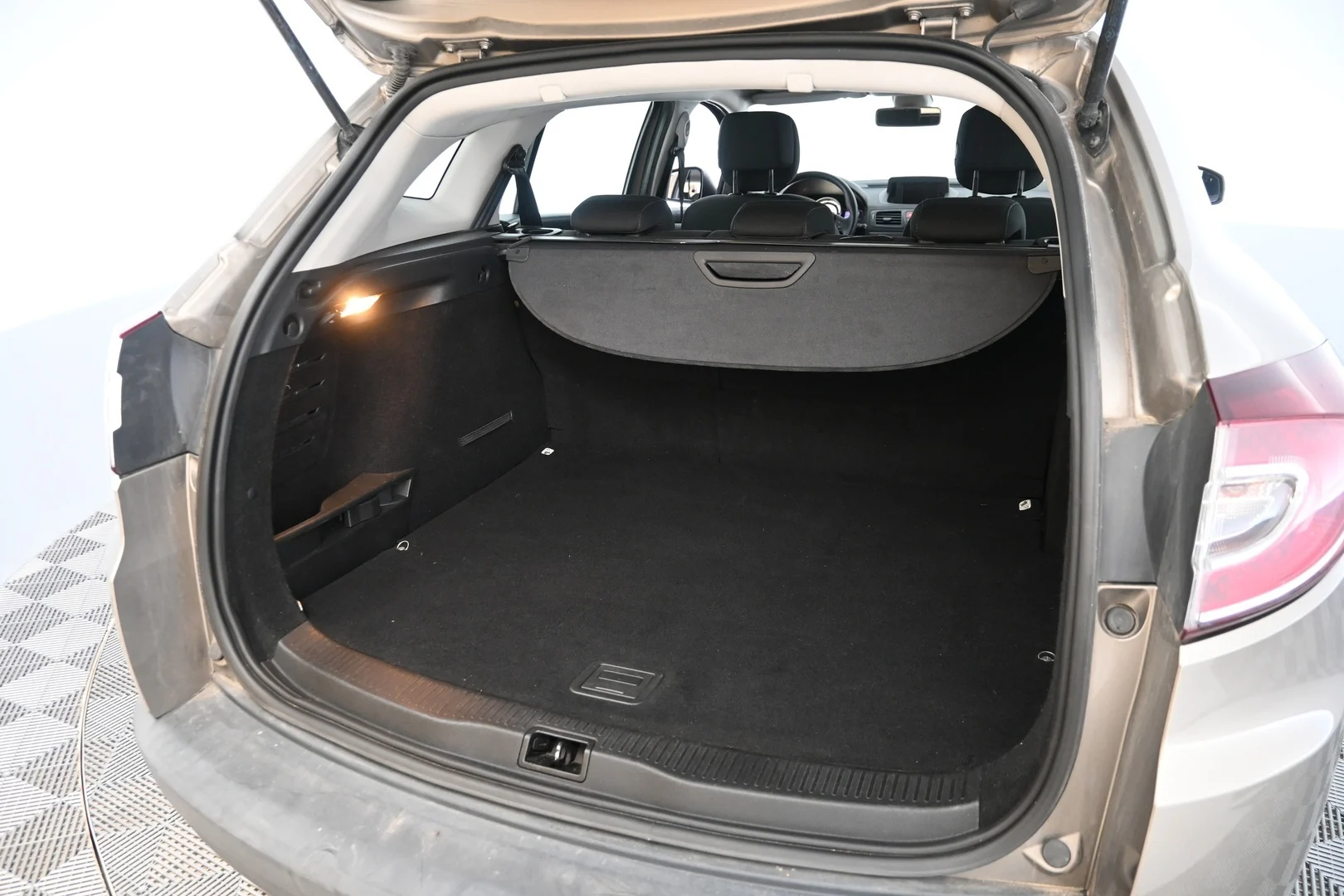 Car Image - 2p52yybvf13us0lBzQsgzt