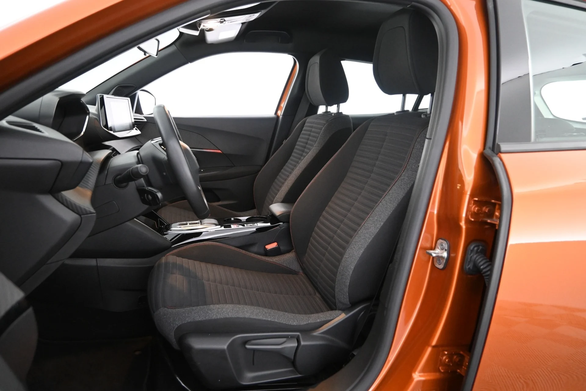 Car Image - C3cFoWB1rRerDy2MtCbPD