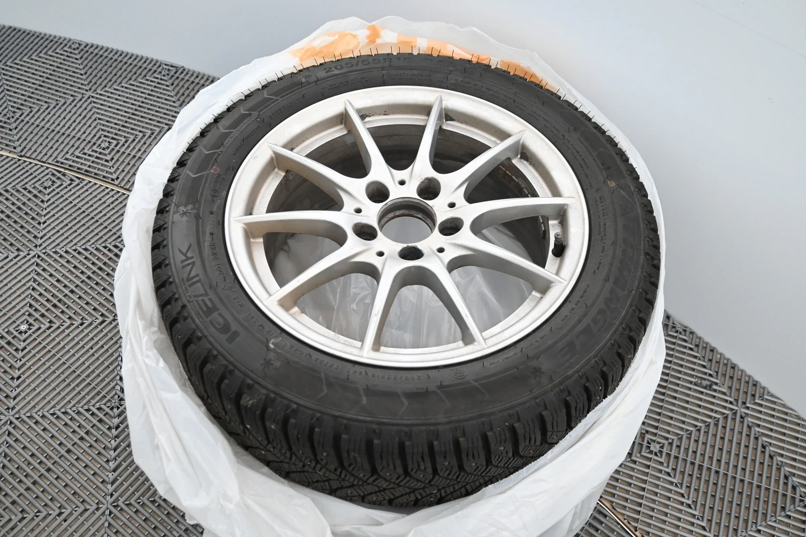 Car Image - 4xt4G8D4XuUn4updLh7IFI