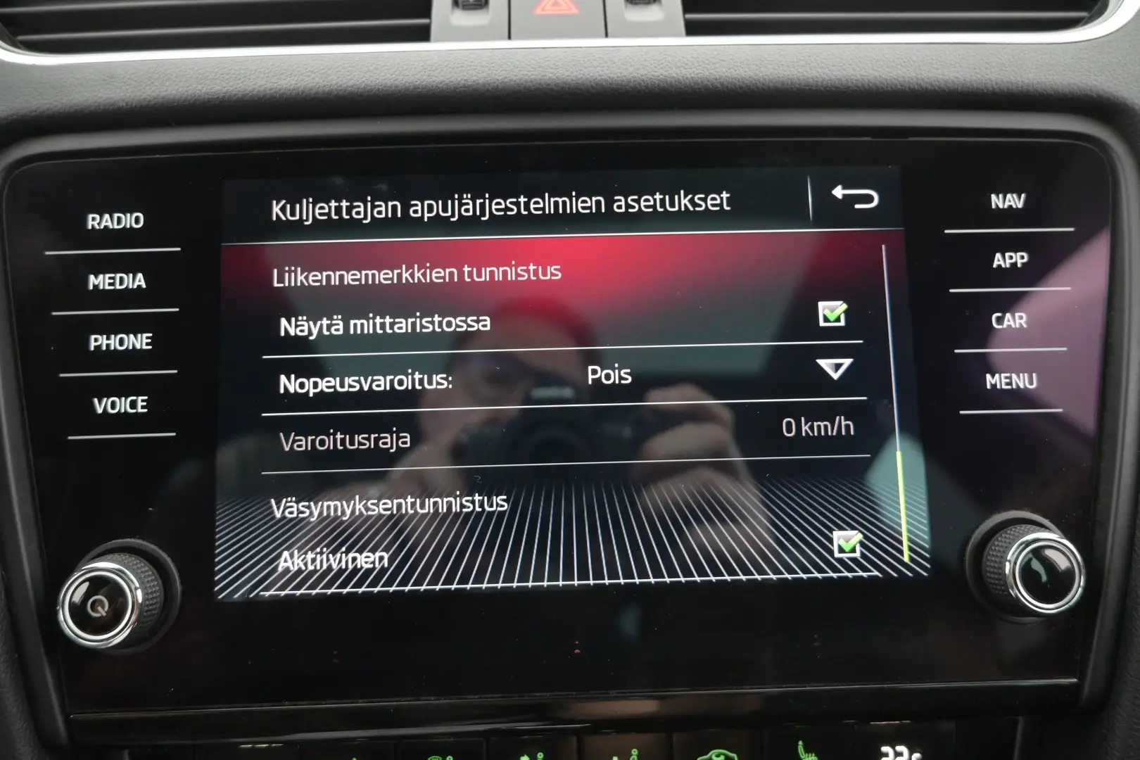 Car Image - 64V3zn5lWc1QItdJFCDJkl