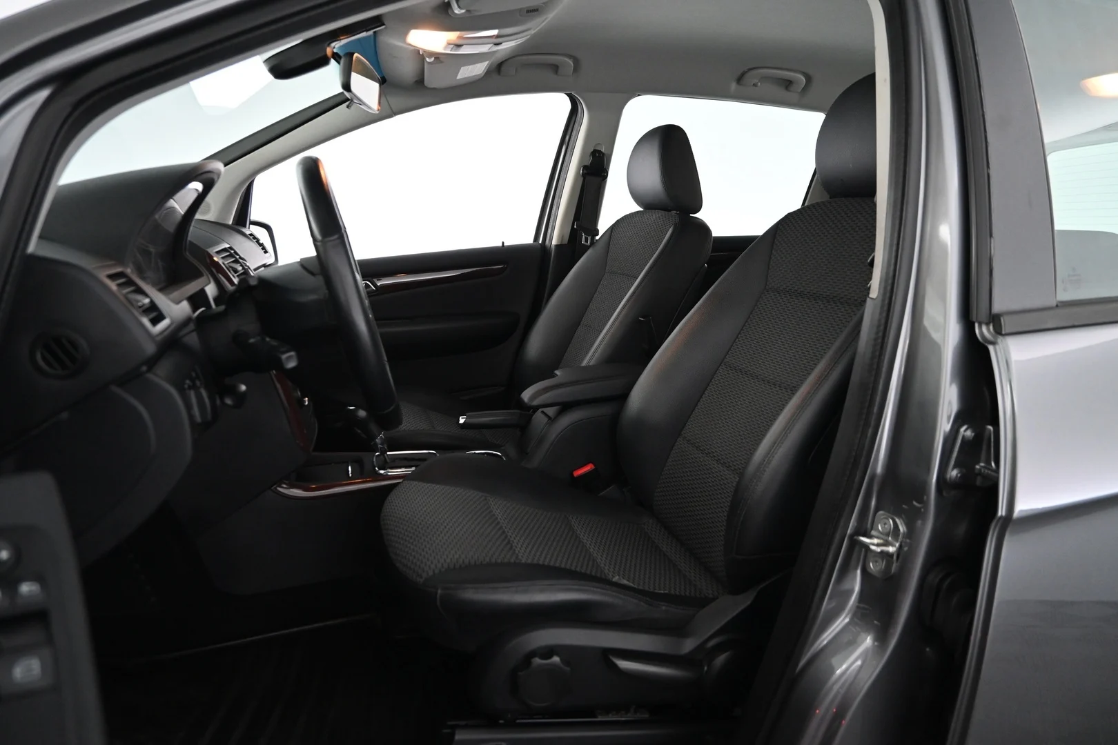 Car Image - 7gXQlnPCpHsisZT15Xvv3