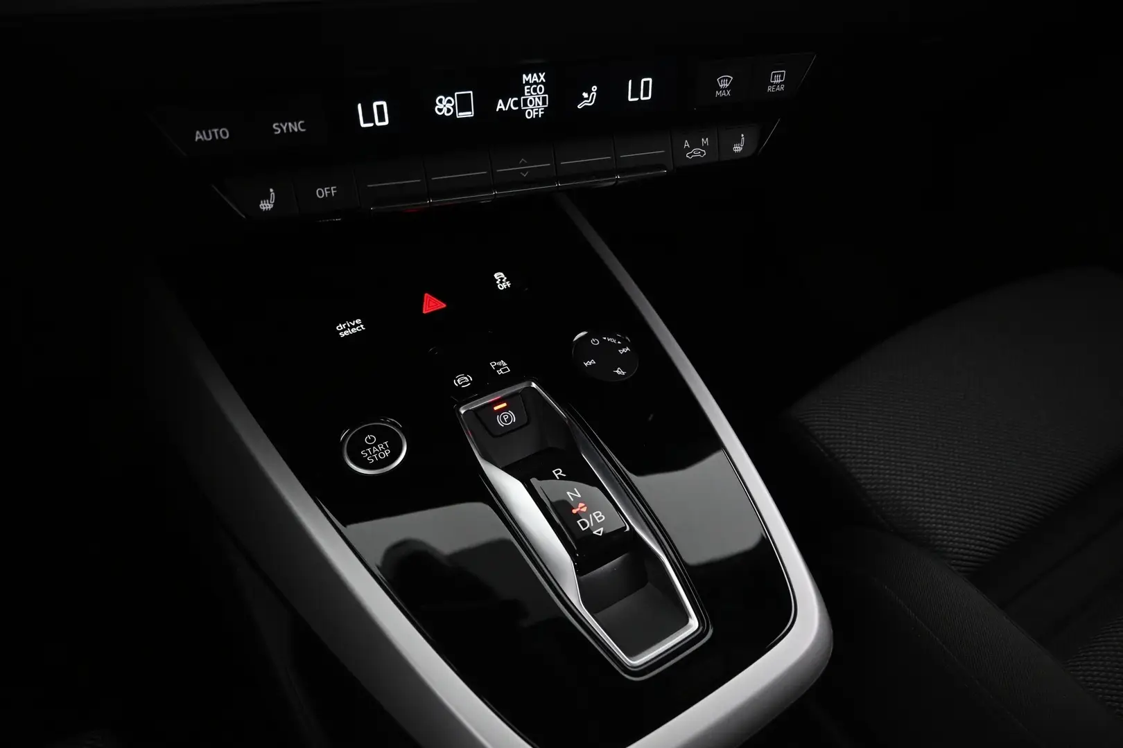 Car Image - 4v81kHMqxU1VzlkBV3450x