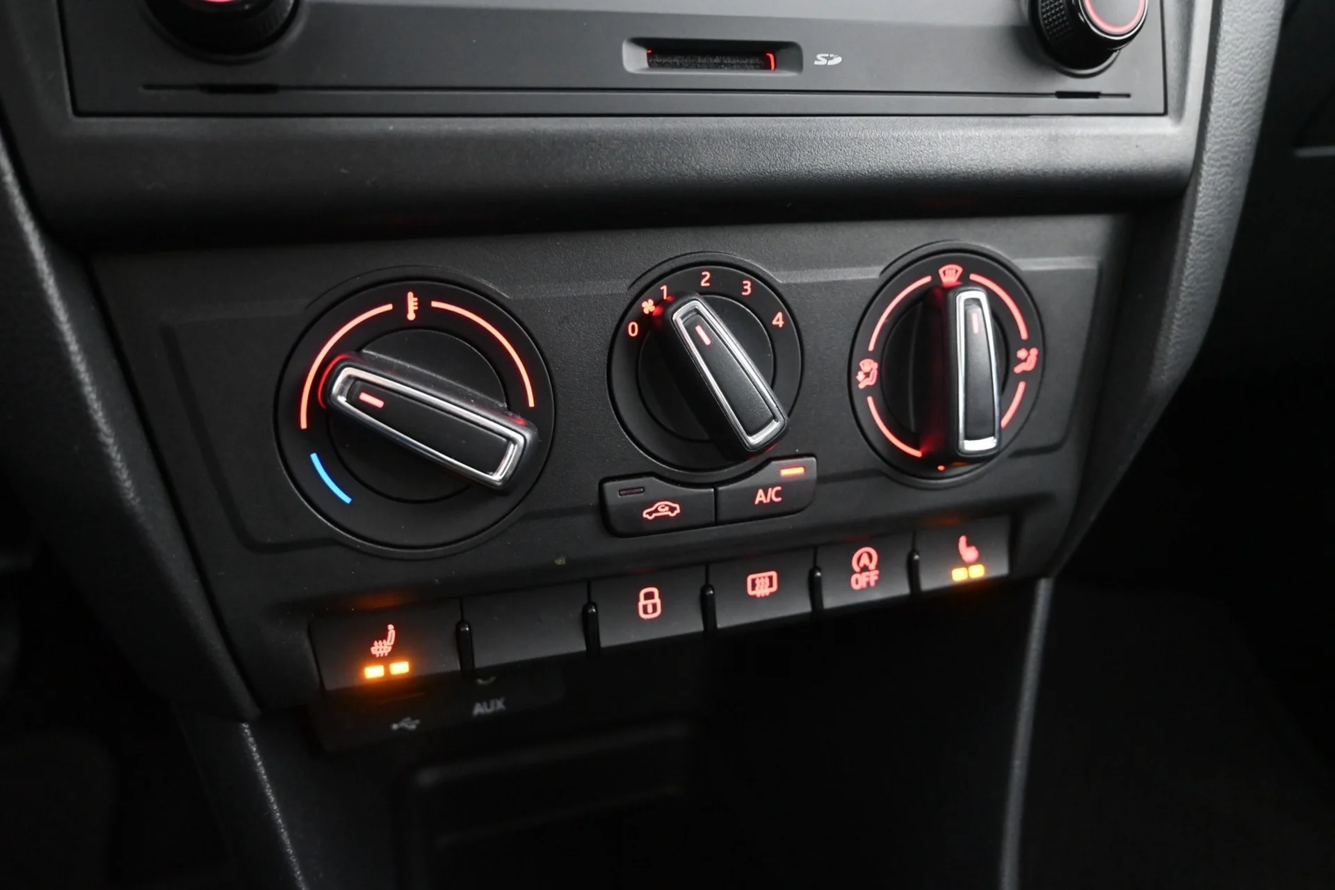 Car Image - 6yRLSHwz0ZXyvYvbsMPQ3x