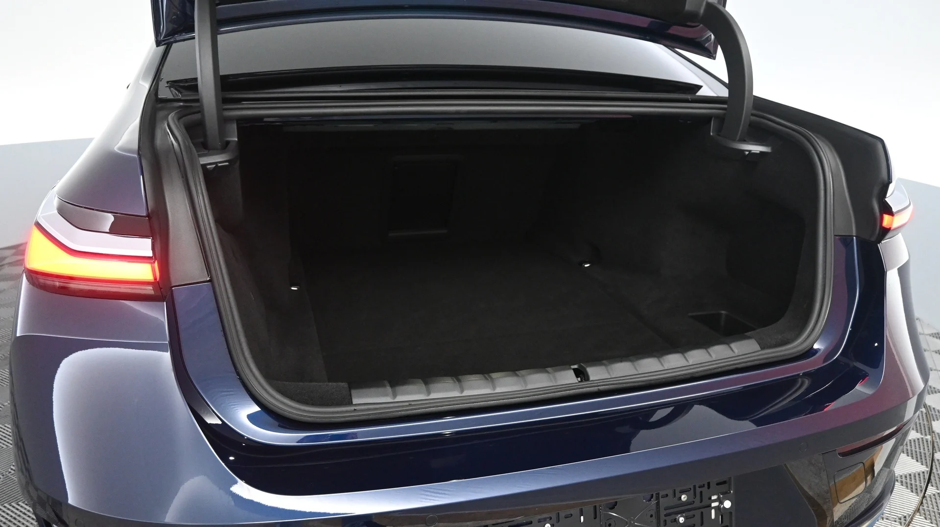 Car Image - 10nFTDhnnCghr4Sq4bAC6p