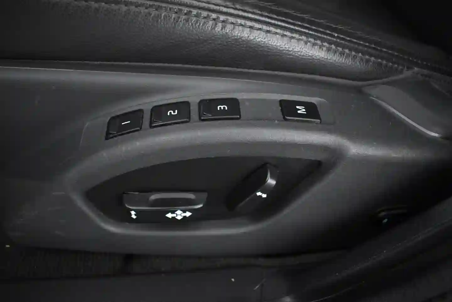 Car Image - mK0RS0aUzjF8TR6J5GaXl