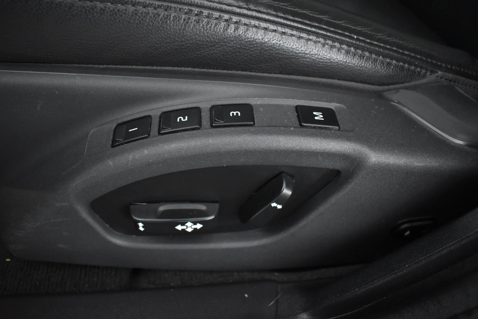 Car Image - mK0RS0aUzjF8TR6J5GaXl