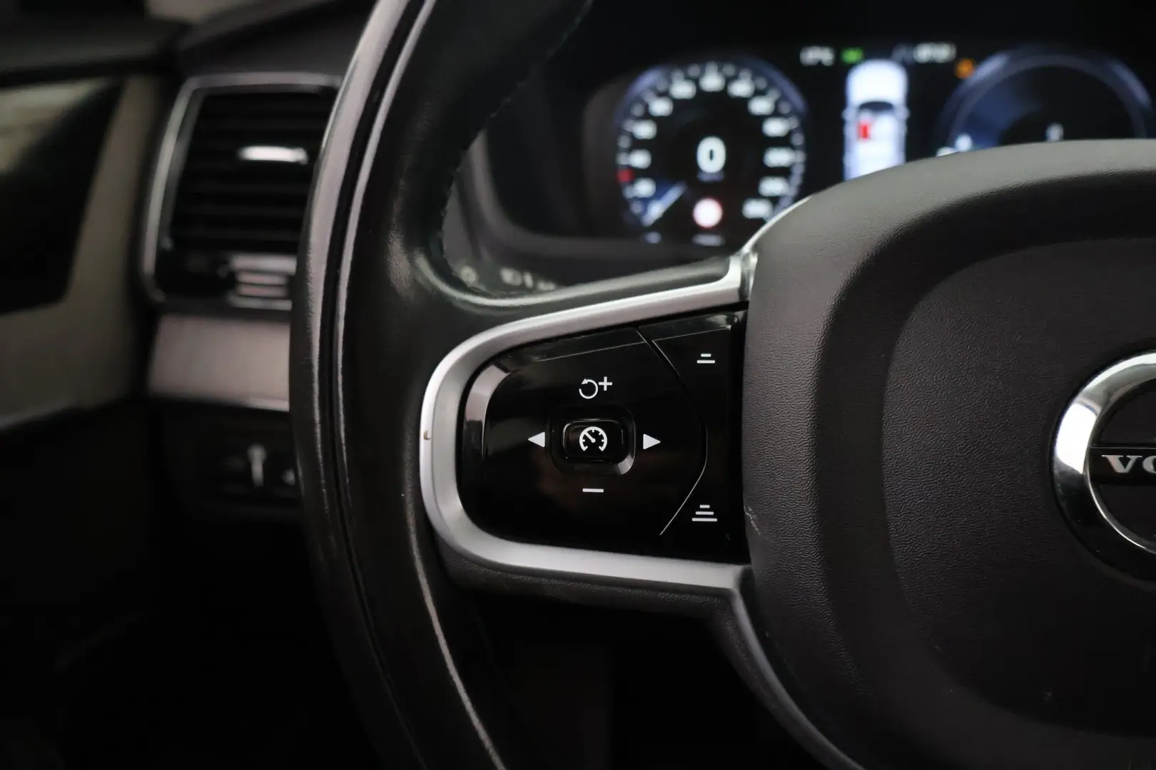Car Image - 1J3sEf9jaHbTrlRXdY0X1P