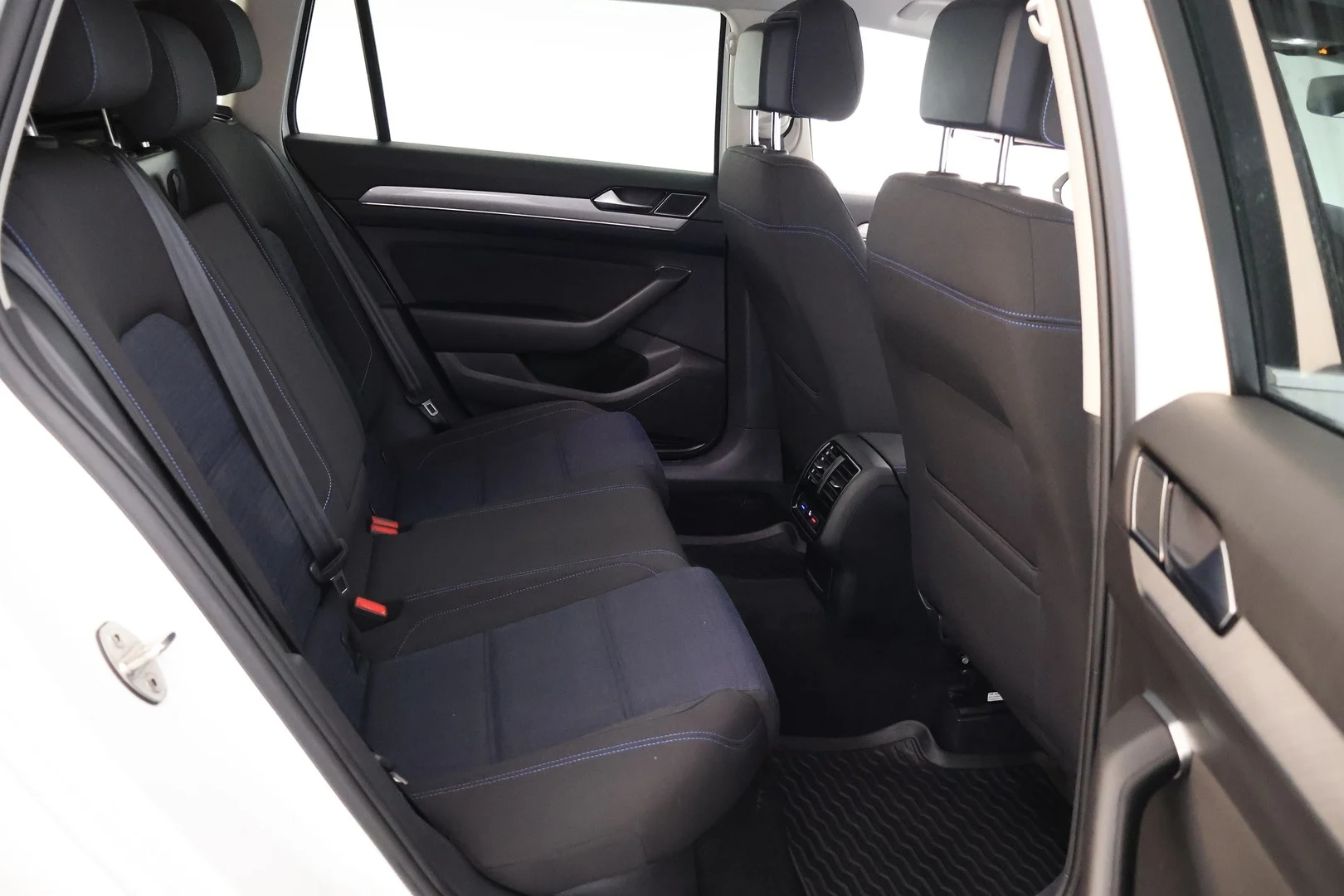 Car Image - 7lwR3zyZD5kVhVS2swjn7N