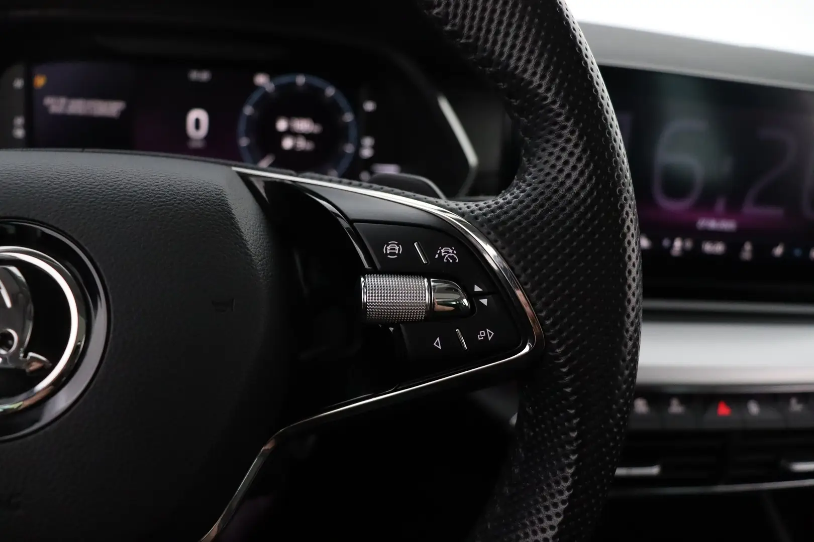 Car Image - el2slJT0mmnmQI7edaE74
