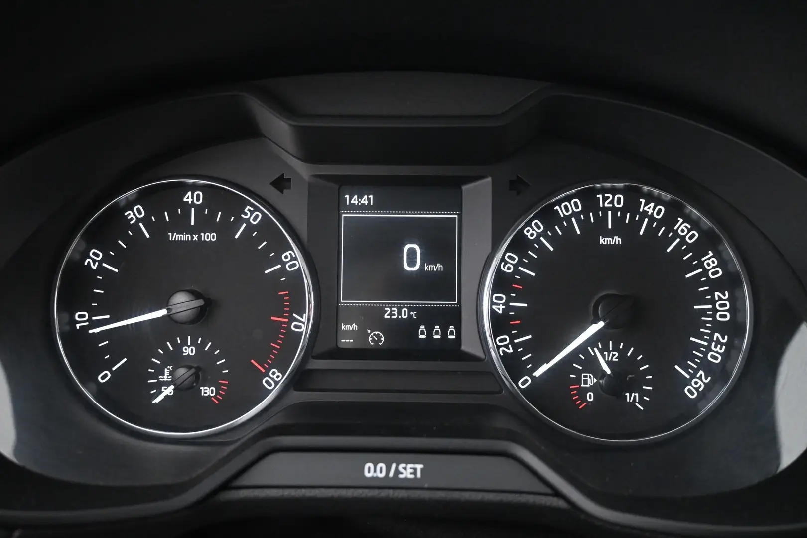 Car Image - 17Aoa3lr4v2MFnK8d3SO7C