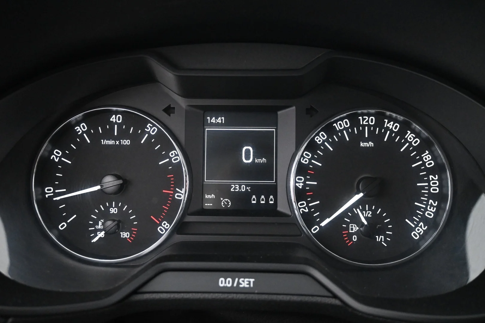 Car Image - 17Aoa3lr4v2MFnK8d3SO7C