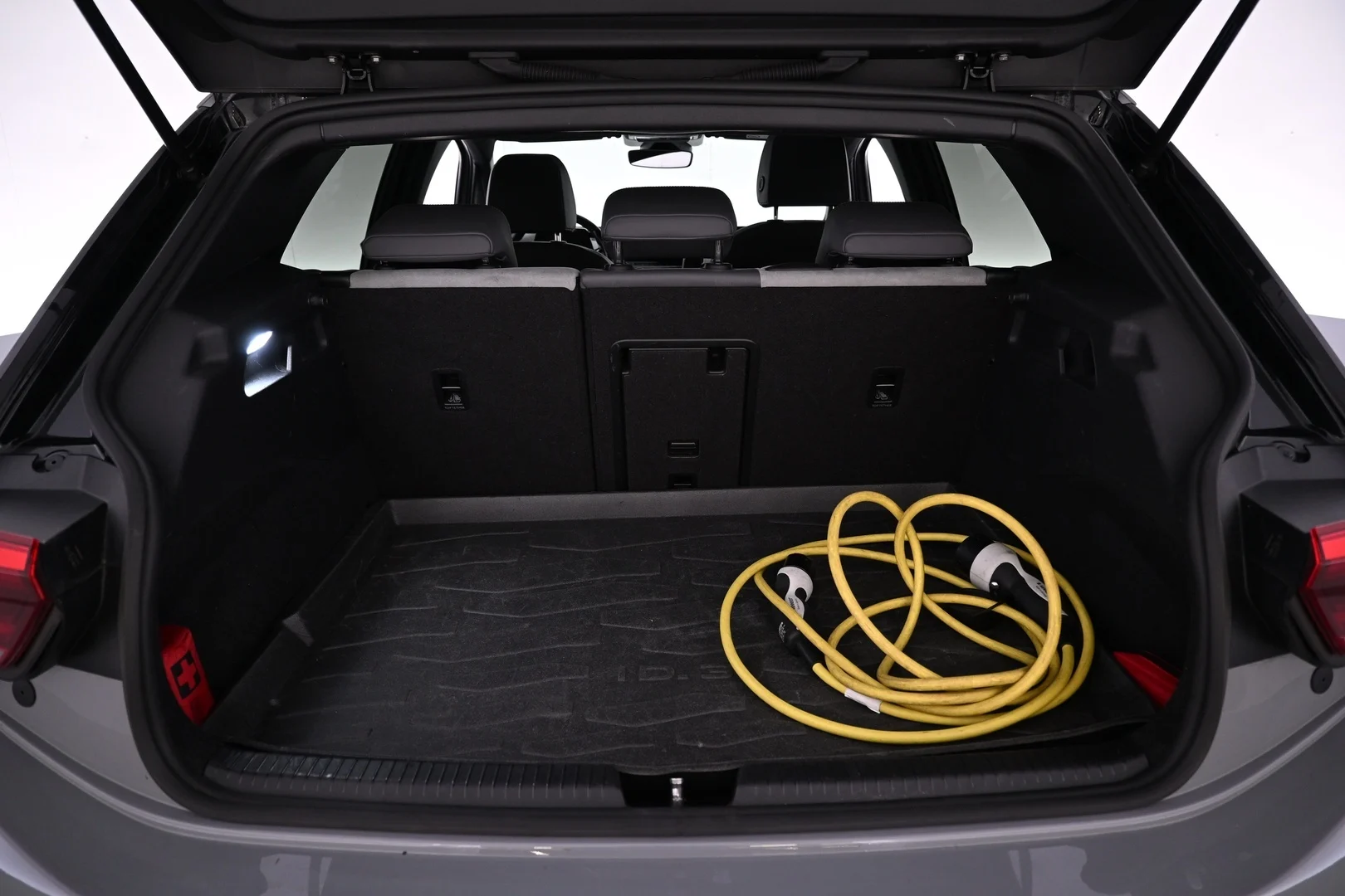 Car Image - 215oLSw6YMJi9qxGmAItBa